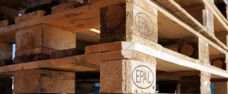 Europaletten gestapelt Europaletten gestapelt