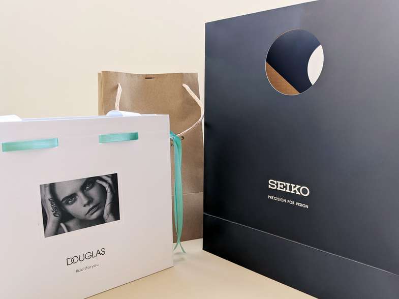 verschiedene Tragetaschen aus Karton verschiedene Tragetaschen aus Karton