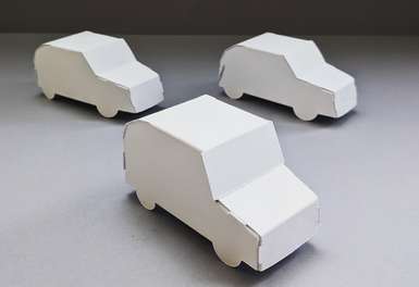 Bastelautos aus Karton