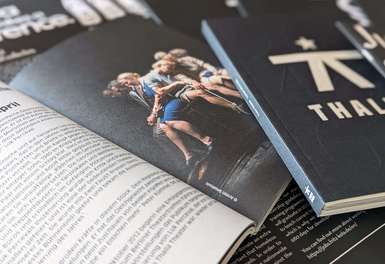 Brillant drucken auf Recyclingpapier, Broschüren