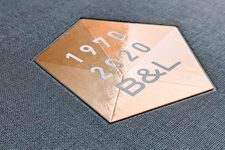 Heißfolienprägung, Sechseck auf Schuberkonstruktion, Nahaufnahme - Stehsammler Schuber