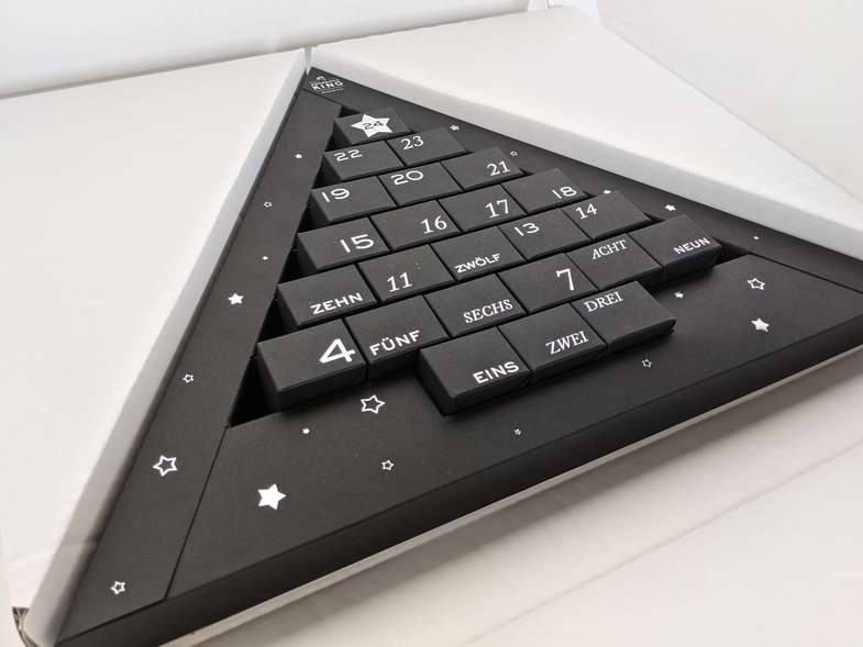 Dreieck Adventskalender mit einzelnen Schachteln